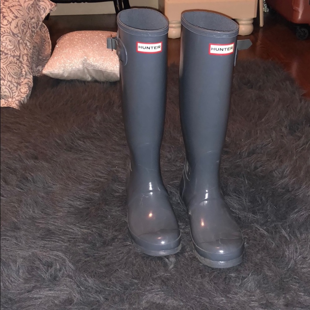 Shiny grey hunter rain boots!